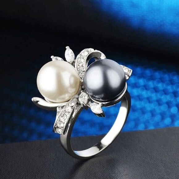 WHITE GOLD DIAMOND PEARL BOW RING - Picture 3 of 6